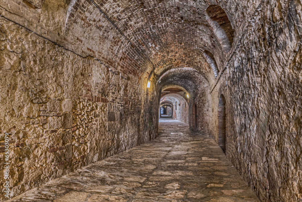 Fototapeta premium covered alley in Colle di Val d'Elsa, Tuscany, Italy