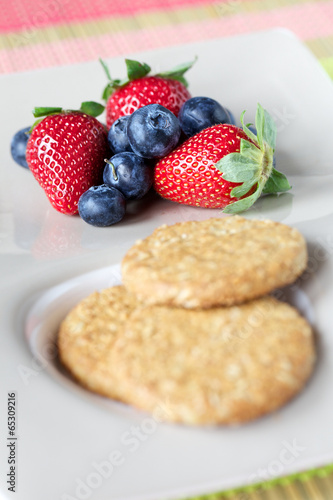 Cookie and fruits