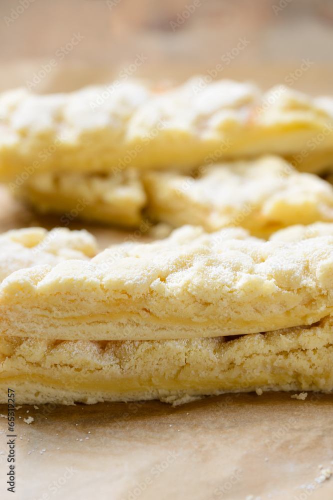 Mit Sojapudding gefüllter Streuselkuchen Mit Sojapudding gefüllter Streuselkuchen