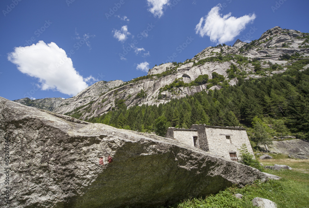 Casa di pietra in val di Mello Casa di pietra in val di Mello