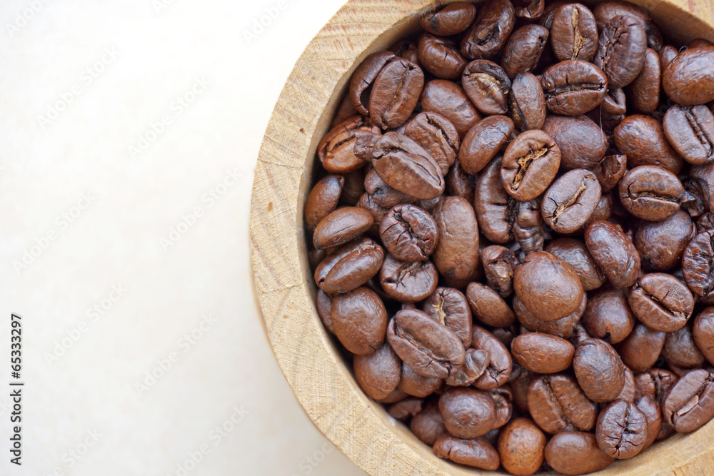 Fototapeta premium Coffee bean in wooden bucket