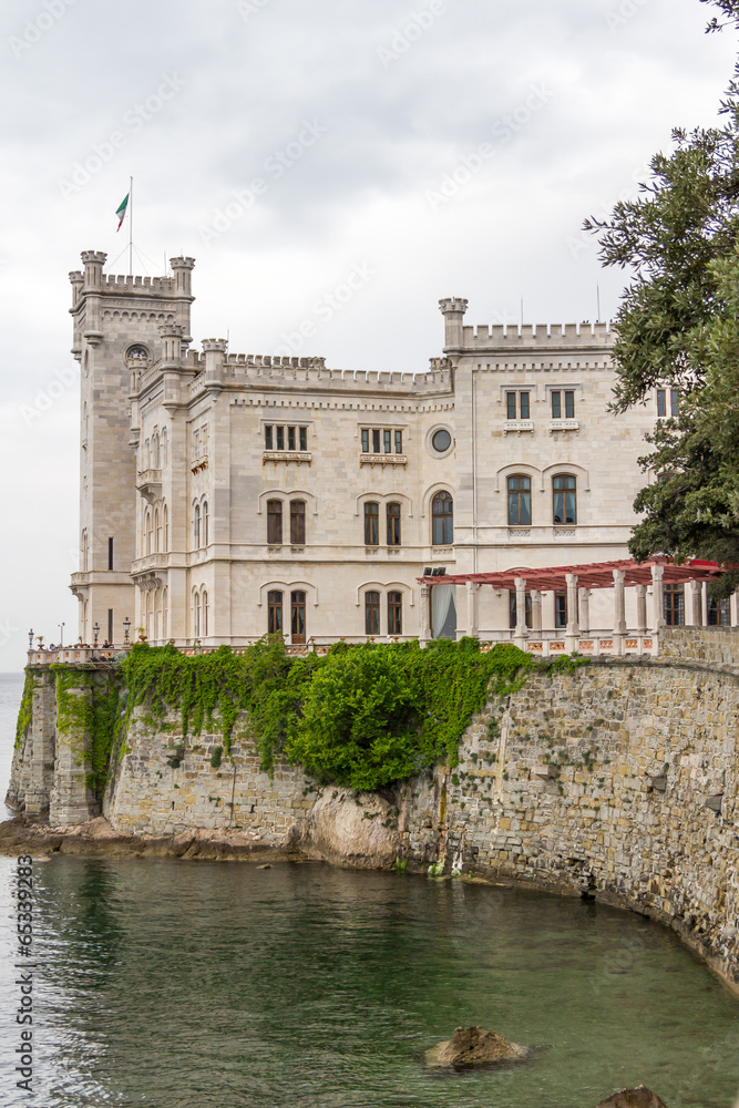 Obraz premium The Miramare Castle in Trieste