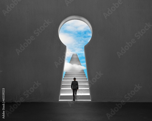 фотографія Climbing on stairs with key shape hole and blue sky
