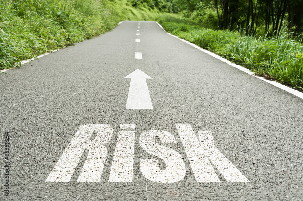 Fototapeta premium concep route de campagne Risk