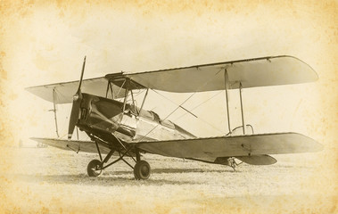 Acrylglasbilder Alte Flugzeuge Antikes Propellerflugzeug auf Graspiste  © Repina Valeriya