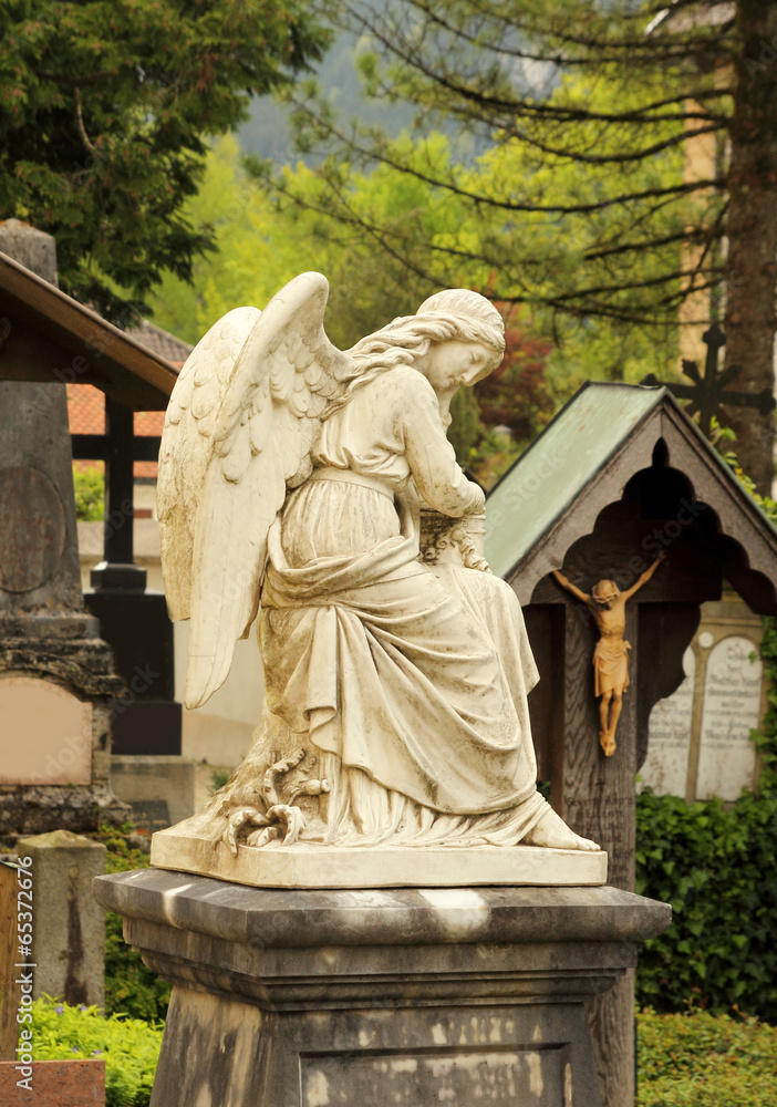 Obraz premium cemetery angel statue