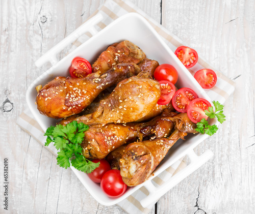 Fried chicken legs with tomatoes