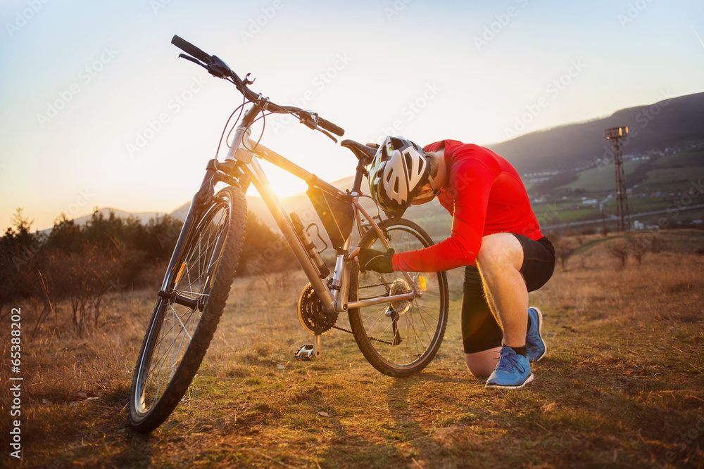 Naklejka premium Mountain biker