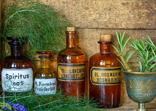 Wallpaper Mural Medizinflaschen in einem alten Apotherregal Torontodigital.ca