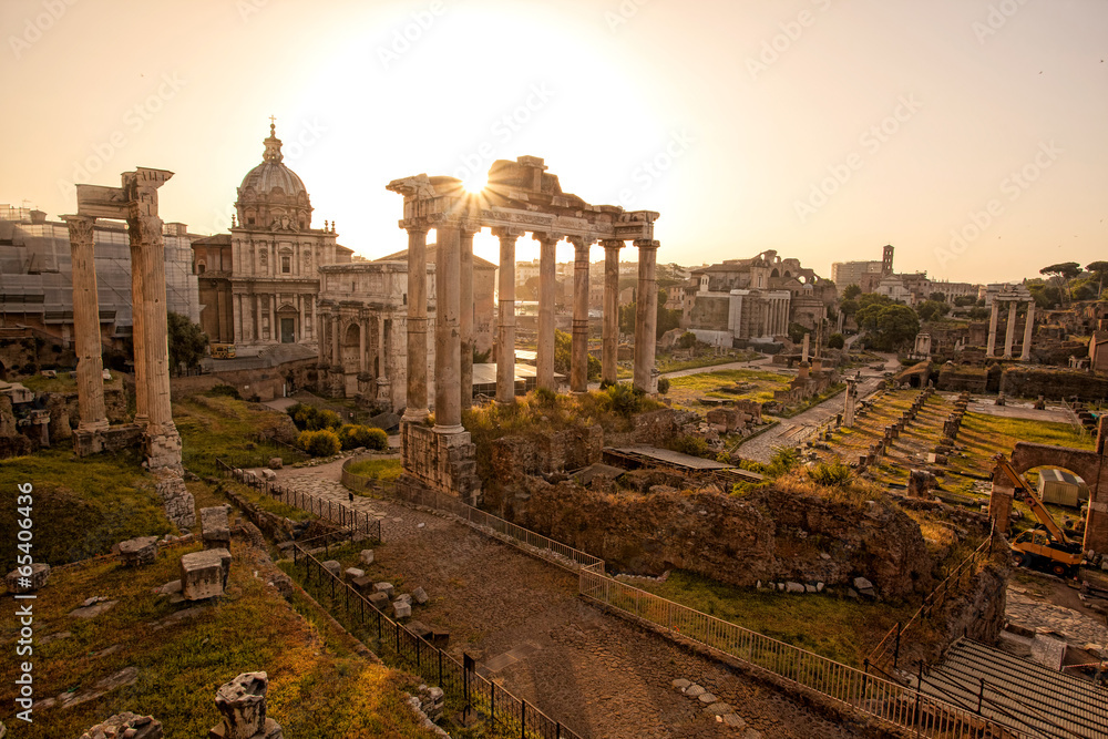 Famous Roman ruins in Rome, Capital city of Italy Famous Roman ruins in Rome, Capital city of Italy