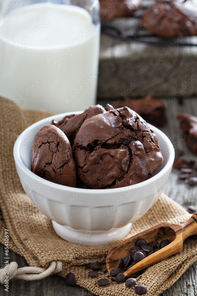 Chocolate cookies i a bowl