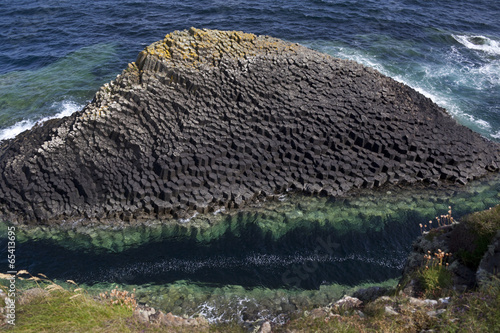 Foto Basalt rock formation - Staffa - Scotland