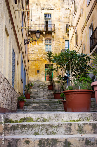 Fototapeta Naklejka Na Ścianę i Meble -  beautiful street in the heart of Vittoriosa, Malta
