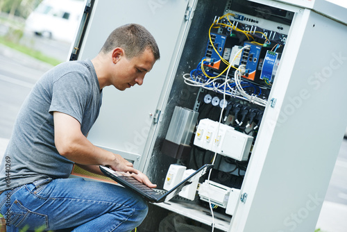 Fotografía service engineer adjuster