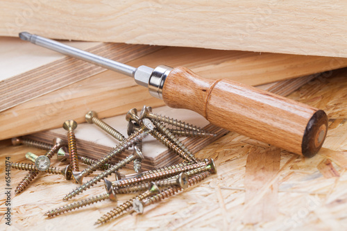 Phillips head screwdriver and wood screws