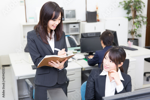 asian businesswomen working in the office