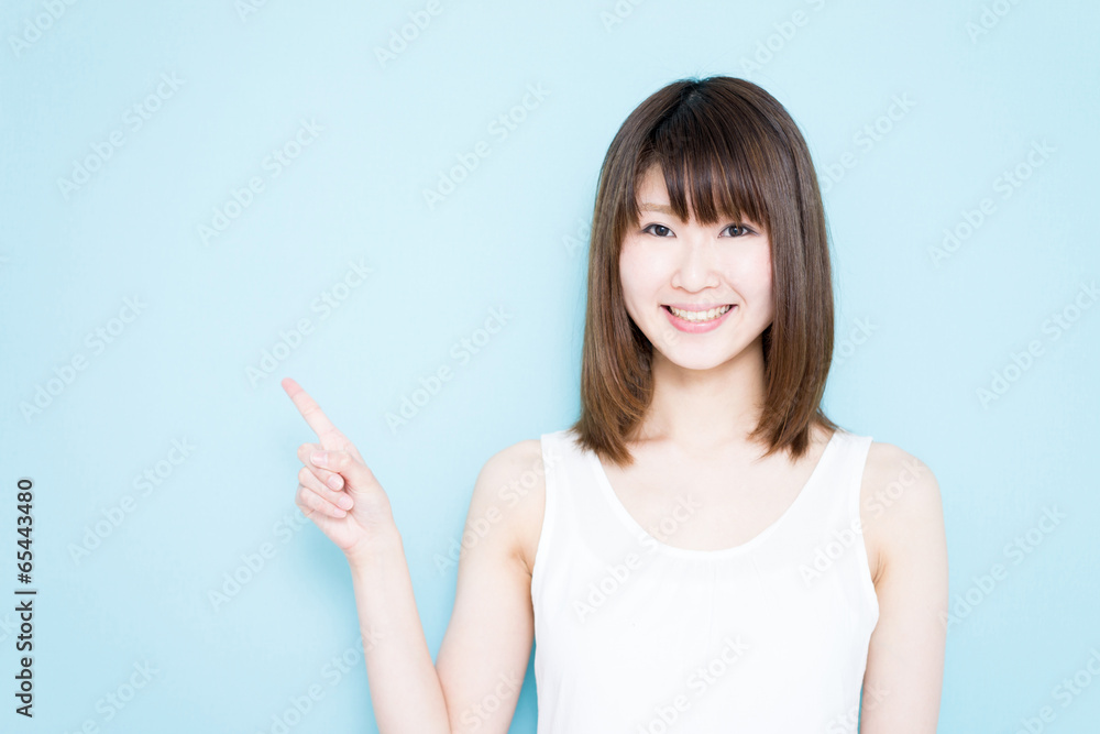 指差す女性 指差す女性