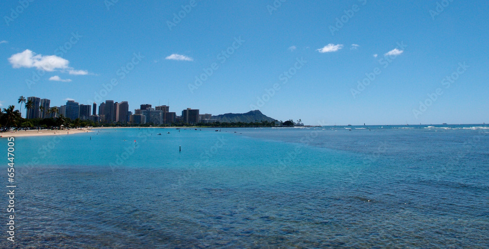 Ala Moana Beach Park with buildings of Waikiki and iconic Diamon