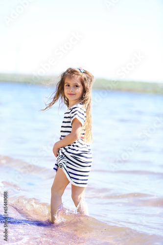 Beautiful little girl on th...