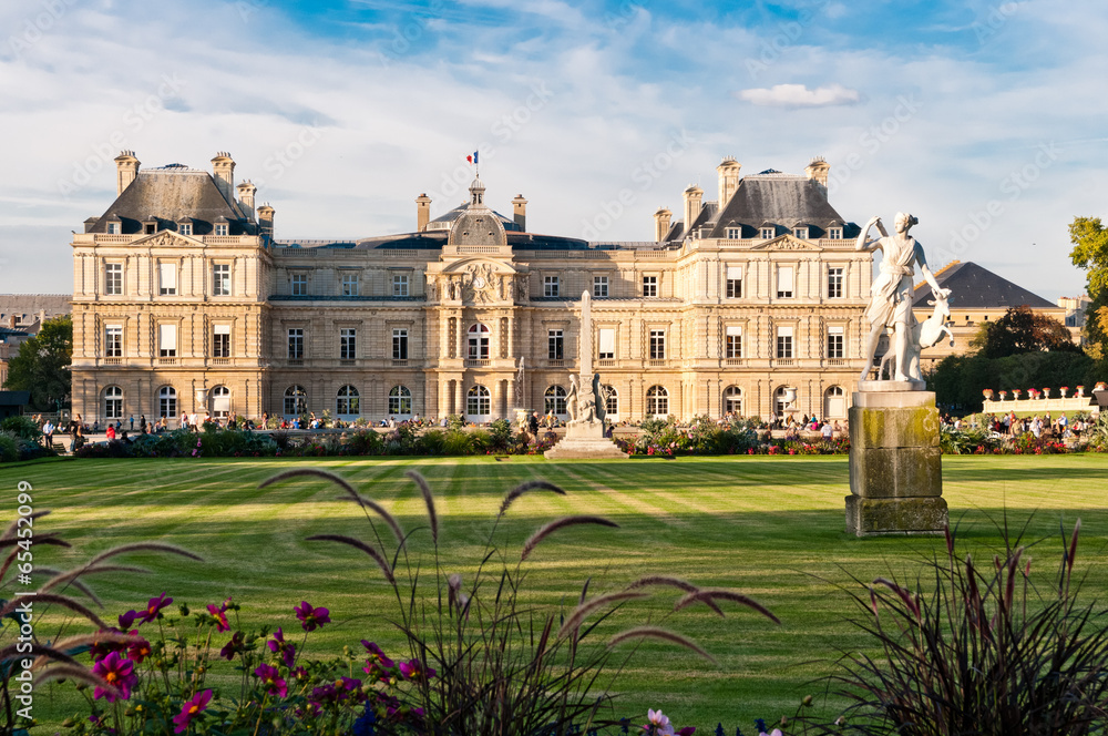 Jardin du Luxembourg with the Palace and statue. Few flowers are