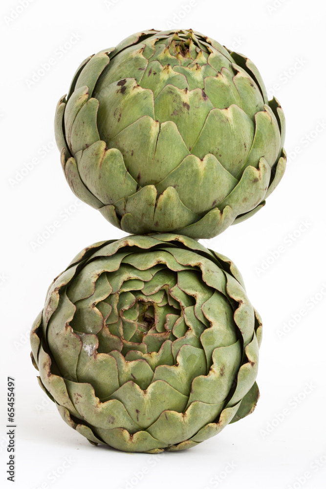 Obraz premium Artichauts sur fond blanc