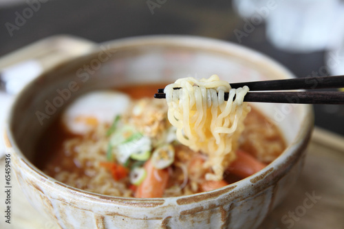 Fotografie Spicy Noodle with egg
