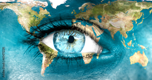 mapa-swiata-i-niebieskie-oko