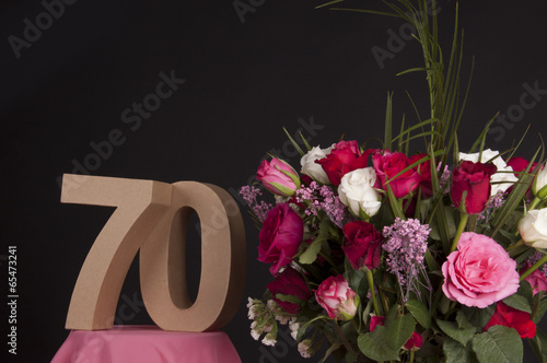 Obraz na płótnie Happy birthday with roses w salonie
