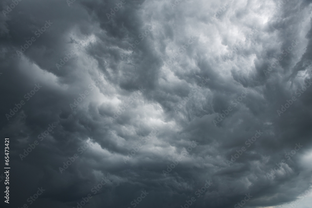 Obraz premium Dramatic sky with dark clouds