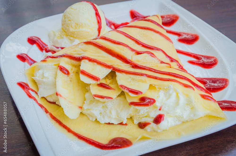 Strawberry crepe dessert Strawberry crepe dessert