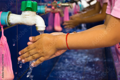 Handwashing, Teachers that schools are teaching children to wash