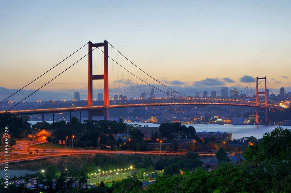 Fototapeta premium Blue evening of Istanbul with Bosphorus Bridge