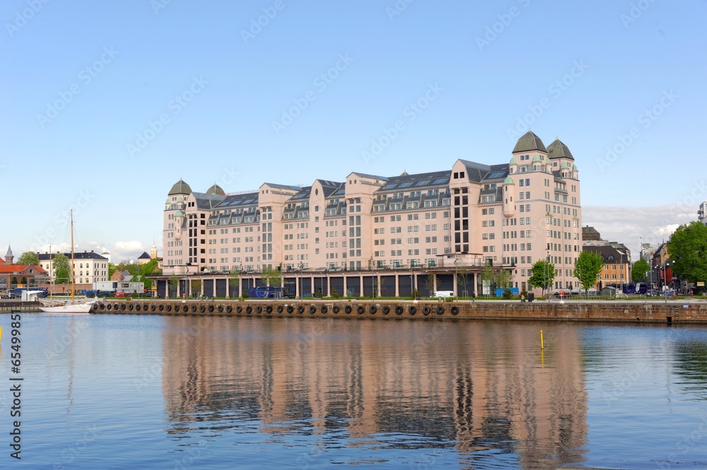 Fototapeta premium Building by the sea