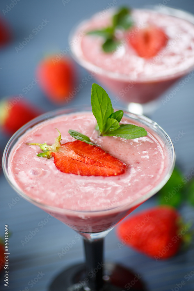 strawberry smoothie strawberry smoothie