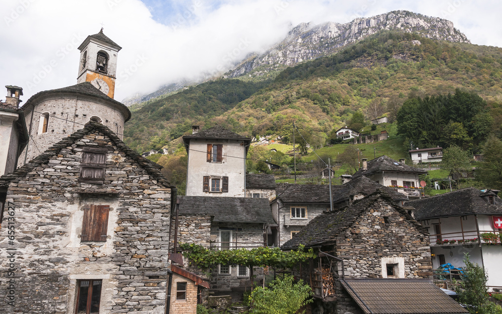 Lavertezzo, Dorf, Valle Verzasca, Dorfkirche, Tessin, Schweiz