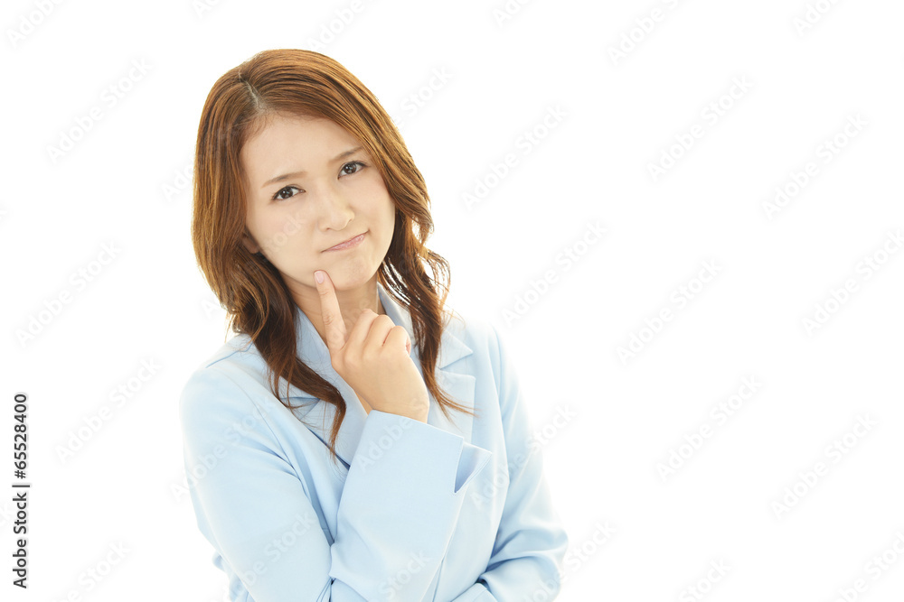 悩む女性 悩む女性