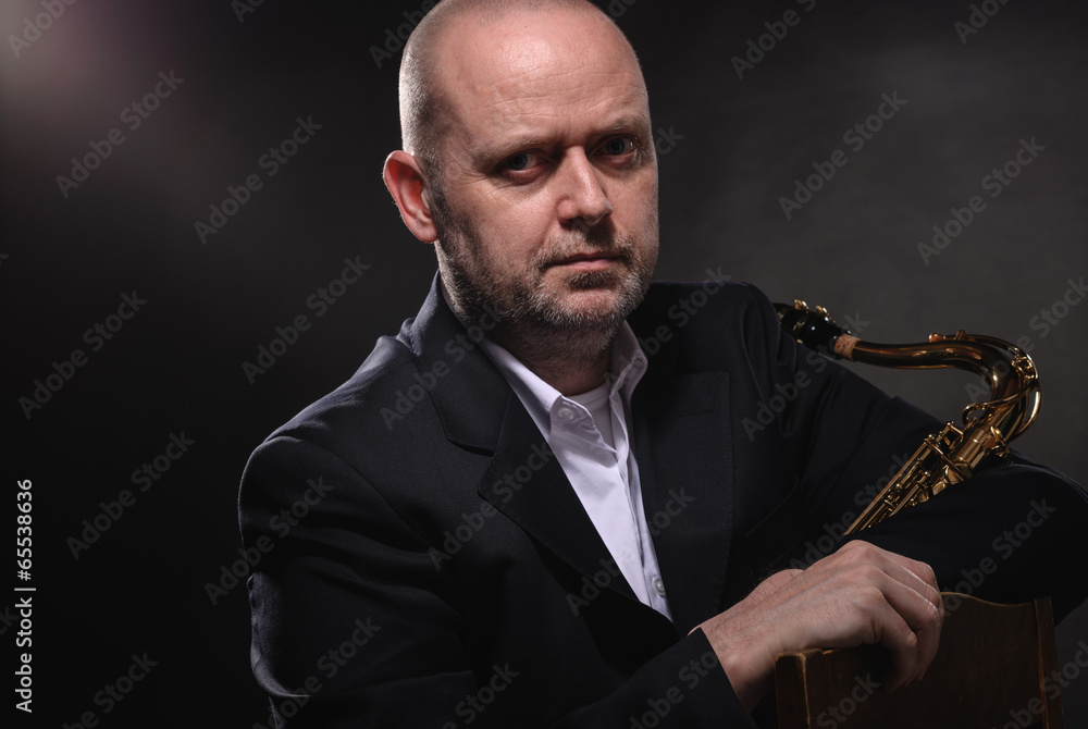 Naklejka premium Saxophonist