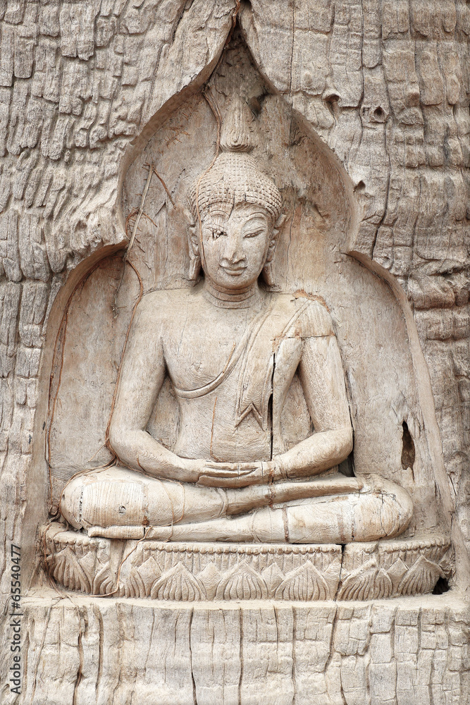 buddha sculpture in wood