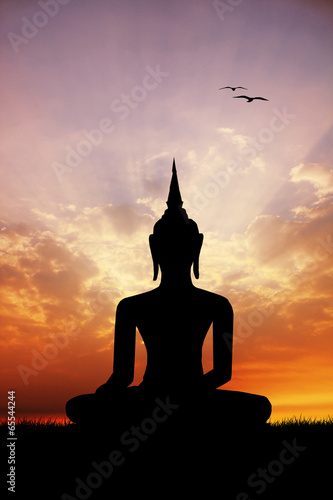 Buddha statue at sunset © adrenalinapura