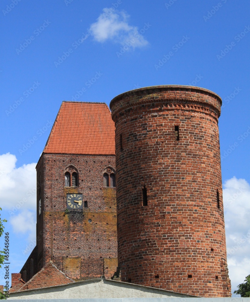 Hungerturm und St. Johanniskirche in Werben/Elbe Hungerturm und St. Johanniskirche in Werben/Elbe