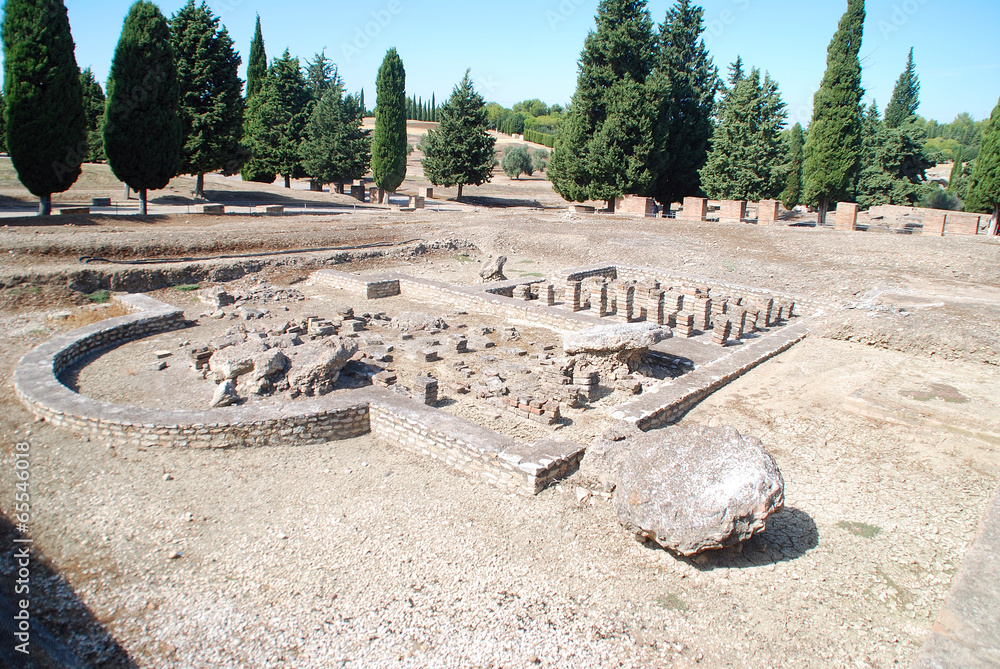 RUINAS ROMANAS EN EL TEATRO DE SANTIPONCE. SEVILLA 