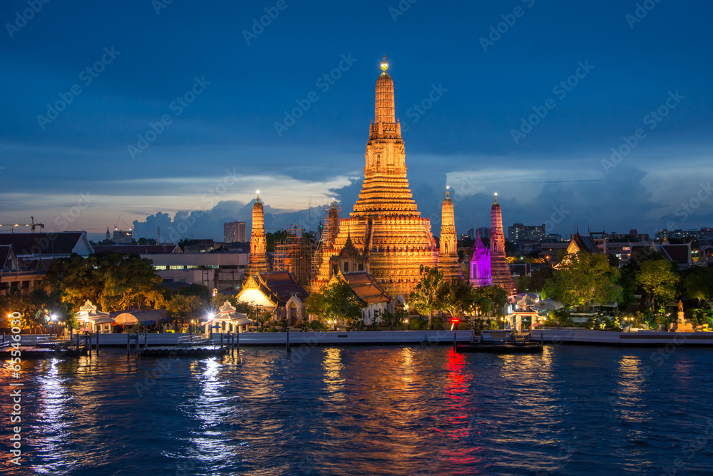 Wat Arun Temple in sunset in Bangkok Thailand