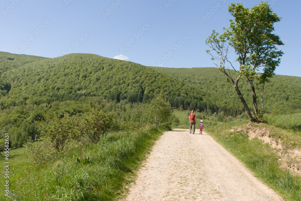 Szlak turystyczny w górach, Bieszczady, Polska Szlak turystyczny w górach, Bieszczady, Polska