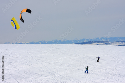 kite skiers photo