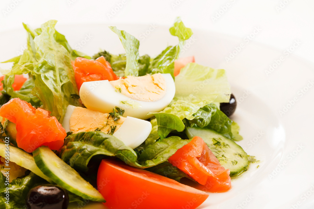 vegetable salad with egg