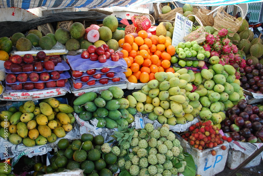 Obststand in Vietnam mit Papaya