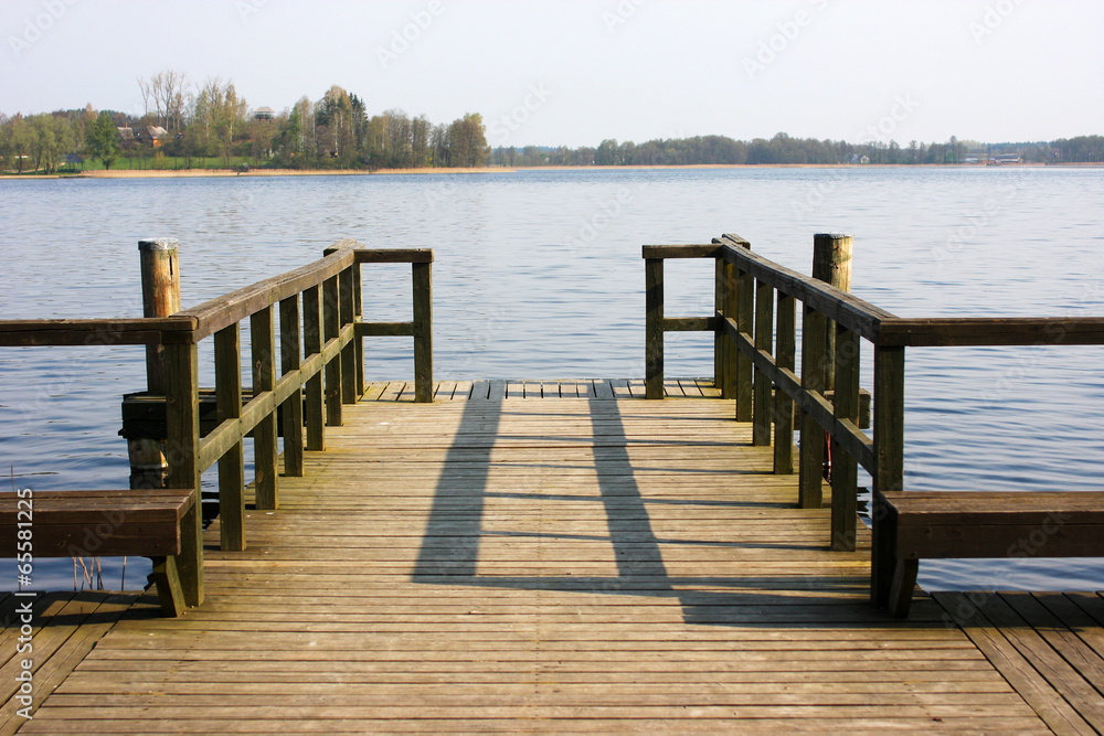Obraz premium Pier at the lake