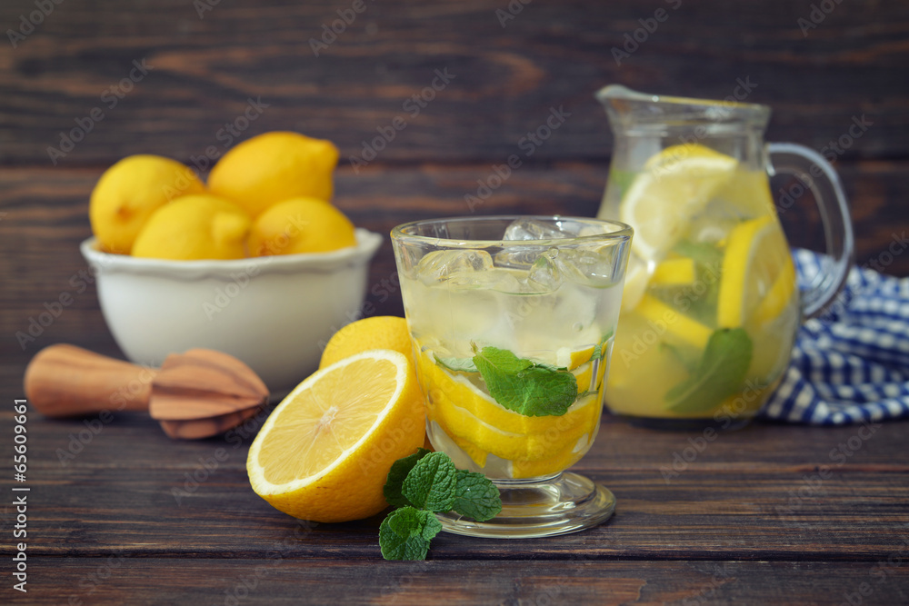 Lemonade with fresh lemon