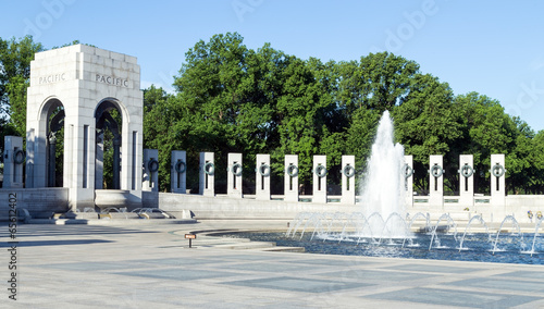 Canvas Print Washington, DC - World War II memorial and fountains