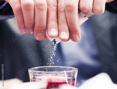Falling sugar particles